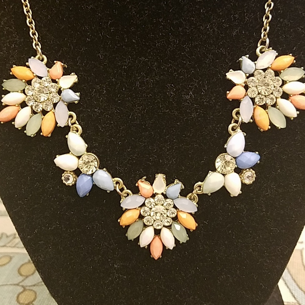 Colorful Statement Necklace - Picture 2 of 3